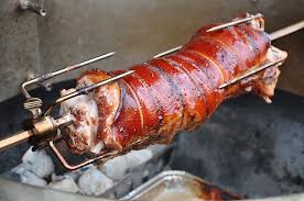 Spanferkelrollbraten Vom Drehspiess Spanferkelrollbraten Spanferkelrollbraten 03 Spanferkel Braten Spanferkel Grillen Drehspiess