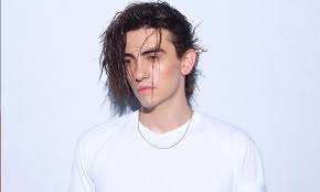 Il diario degli errori (2017), elodie & michele bravi & guè pequeno: Sei Troppo Magro Michele Bravi Risponde In Modo Esemplare A Un Follower Radio 105