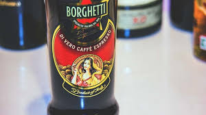 Il liquore al caffè, tipo caffè borghetti, è un liquore aromatico, che viene spesso servito come digestivo dopo i pasti, ma che non insomma versatile ed invitante, è davvero difficile dire di no ad un liquore come questo. Caffe Borghetti Contro Liquore Al Caffe Fatto In Casa Chi Vince Quanto Costa Qual E La Ricetta Migliore Wine Dharma