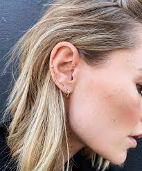 El estilo de ester expósito de 'élite' escondía un secreto. How To Make Your Constellation Piercing Look Even Cooler I 2020 Oronpiercing Piercingar Och Smycken
