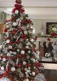 Decorate Your Christmas Tree Like A Pro With These 7 Tips Balsam Hill Beautiful Christmas Trees Christmas Tree Themes Christmas Decorations