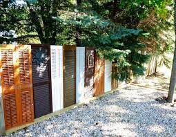 55 Ideen Fur Gartendeko Aus Alten Fenstern Und Turen Gartengestaltung Sichtschutz Garten Fenster Und Turen