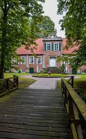Gutshaus Fikensolt Bei Westerstede Niedersachsen Herren Von Fikensolt Herren Von Waddewarden Haus Historische Hauser Rustikale Hauser