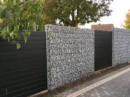 Gabionen In Verbindung Mit Wpc Sind Pflegeleicht Und Dauerhaft Die Kombination Lockert Zum Einen Das Gabionen Sichtschutzzaun Garten Sichtschutz Garten Zaun