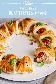 Blatterteig Kranz Herzhafter Partysnack Die Besten Backrezepte Mit Gelinggarantie Rezept Snacks Fur Party Herzhaftes Fingerfood Fingerfood Rezepte Blatterteig