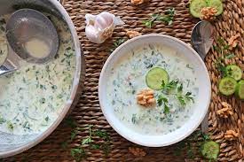 Die Gurkensuppe Tarator Kommt Aus Der Bulgarischen Kuche Sie Wird Mit Joghurt Und Frischem Gemuse Vor Allem Mit Gurken Zubereitet Da Die Gurkensuppe Ricette