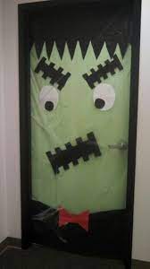 Pin By Anisurei Correa Escalera On Halloween Halloween Office Halloween Door Decorations Halloween Cubicle