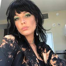 An adaptation of a vidal sasson classic hair cut the shagin this video we look at creating a more mullet style shag hair cut that works great on all hair. The Mullet Haircut Trend Is Making A Comeback Popsugar Beauty