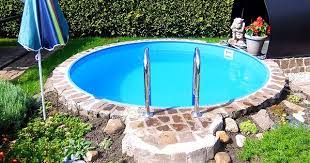 Ein Kleiner Feiner Swimmingpool Fur Einen Kleinen Zauberhaften Garten So Ist Die Schnelle Erfrischung Im Gartenpools Pool Fur Kleinen Garten Pool Im Garten