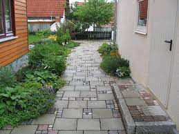 Betonplatten Mit Pflaster Eine Idde Die Alten Platten Nochmal Zu Verwenden Garten Garten Landschaftsbau Garten Pflaster