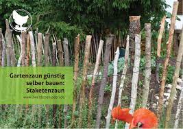 Einen Gartenzaun Kannst Du Recht Einfach Selber Machen Vor Allem Wenn Du Den Stil Der Bauerngarten Liebst Fur Gartenzaun Selber Bauen Zaun Garten Naturzaun