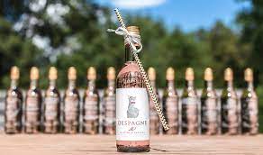 Il est définitivement gravé avec prénom un de demoiselle d'honneur ou de garçon d'honneur. Gagne Tes Bouteilles De Petit Rose Avec Petit Mariage Entre Amis Les Resultats Du Concours Mademoiselle Dentelle