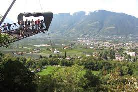 Die Garten Von Schloss Trauttmansdorff Aussichtspunkt Uber Meran Und Lana Alto Adige Trauttmansdorff Lana Sudtirol Meran Sudtirol