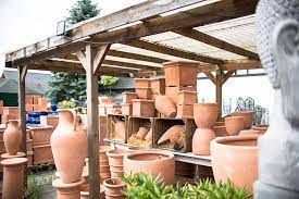 Wir Haben Auch Eine Riesige Auswahl An Terracotta Und Amphoren Teramico Garten Garden Pottery Pflanzen Blumen Garten Design Terrakotta Gartenbedarf
