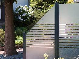 Modern Und Elegant Grojaambiente Glas Sichtschutz In Streifen Mit Klemmschienenbefestigung In Anthrazit Sichtschutz Terrasse Glas Sichtschutz Glas Sichtschutz