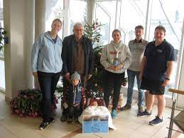 Gemeinde Neunkirchen Seelscheid Rekordbesuch In Der Aquarena 100 000 Besucherin Wurde Geehrt