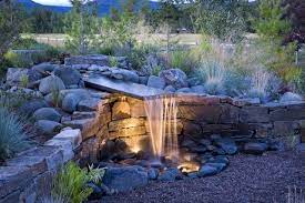 Stutzmauer Mit Garten Brunnen Selber Bauen Naturstein Springbrunnen Garten Brunnen Garten Wasserwand Garten