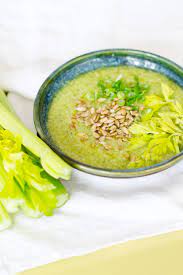 Grune Gazpacho Mit Staudensellerie Rezept Rezepte Gazpacho Staudensellerie