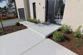 Hauseingang Aus Grossformatigen Betonplatten Von Eurodal Hauseingang Betonplatten Gartenarchitektur