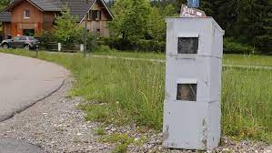 Nur Eine Attrappe Der Falsche Blitzer Bei Grafenaschau Moosrain Anwesen Aufsteller Moos