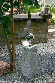 Granitsaule B Gartensaule Gartendeko Edelstahl Neu Auf Rindenmulchsparen25 Com Sparen25 De Sparen25 Info Garten Deko Natursteine Stahl Kunst