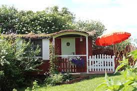 Gemutlicher Bauwagen Im Garten Mit Duschbad Kleine Hauser Zur Miete In Stocksee Schleswig Holstein Deutschlan Haus Mieten Kleines Hauschen Haus Und Garten