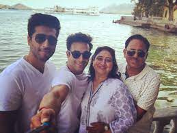 Pulkit Samrat On Twitter Maworldisma Deepasamrat Https T Co Jjytkjvh1k @fukreyreturns @therichachadha @oyemanjot @alifazal9 @fukravarun.