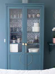 Dekosamstag Ikea Hemnes Vitrine Lackieren Und Mit Stoff Beziehen Mobel Lackieren Ohne Abzuschleifen Mit Farr Ikea Hemnes Vitrine Vitrine Ikea Vitrinenschrank