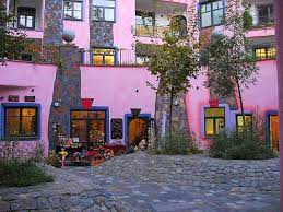 Magdeburg Grune Zitadelle Bild Hundertwasserhaus Innenhof Zu Hundertwasserhaus Grune Hundertwasserhaus Hundertwasser Bilder