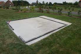 Opter pour une dalle béton reste la solution la plus fiable pour les terrains plats et vous permettra une mise en oeuvre plus facile avec un support d' une planéité couler une dalle de beton (680.56 ko). Comment Faire Une Dalle En Beton Pour Un Abri De Jardin Beton Expert