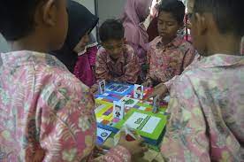 Kreativitas Dan Inovasi Mahasiswa Pgsd Fip Uny Dalam Pengembangan Media Pembelajaran Pkn Dan Ips Fakultas Ilmu Pendidikan