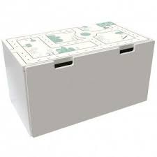 Spielen Und Ordnen In Einem Diese Ikea Stuva Banktruhe Haben Wir Mit Unserem Mobelaufkleber Mit Dem Sch Aufbewahrung Im Kinderzimmer Banktruhe Stuva Banktruhe