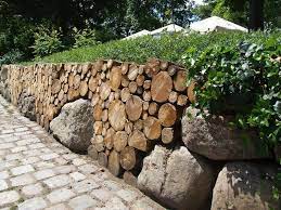 Steinmauer Als Blickfang Und Sichtschutz Im Garten 40 Ideen Natural Fence Landscaping Retaining Walls Garden Dividers