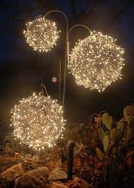 Weihnachtsdeko Ideen Mit Lichterketten Leuchtende Kugeln Fur Den Garten Basteln Weihnachtsdekoration Ideen Weihnachtsdekoration Weihnachtsdeko Ideen