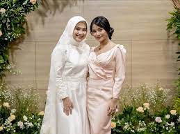 Hartini erpi nurjanah (born may 18, 1974), better known as ikke nurjanah, is an indonesian dangdut singer and actress. Qtqyv Qhlg4c5m