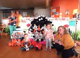 Ikea Heerlen Super Bedankt Indy Links En Mila Rechts Waren Blij Verrast Met De Knuffels Die Gisterochtend Ter Beschikking Werden Gesteld Aan De Kin Knuffel