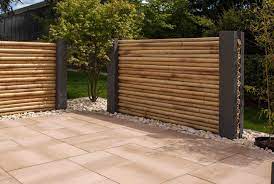 Mauern Und Stelen Als Sichtschutz Inspiration Von Rinn Beton Als Beton Inspiration Mauern Rinn Sichtschutz Si In 2020 Fence Design Outdoor Decor Bamboo Shop