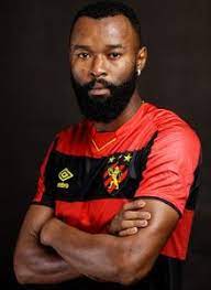 Hem dar alanda hem de geniş alanda etkili, bu yaşlarda nadiren bulunan bir özellik çünkü ikisini bir arada bulunduran az defans var; Marcao Marcos Antonio Almeida Silva Sport