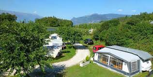 Naturcaravanpark Tisens Camping Bei Meran Anlage Und Preise Campingurlaub In Sudtirol Urlaubsorte Urlaub Im Wohnmobil Campingurlaub