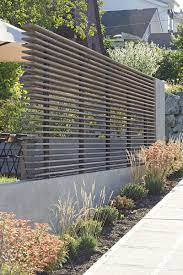 60 Atemberaubende Ideen Fur Gartenzaune Garten Zenideen Modern Fence Design Fence Design Modern Landscaping