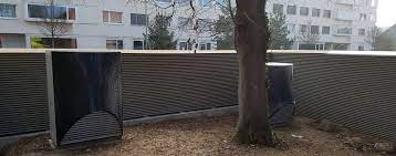Schallschutz Warmepumpe Im Aussenbereich Gartendekoration Sichtschutz Garten Steinmauer Garten
