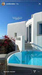 Pin By Lola On Summer In 2020 Luxury Pools Panic Rooms Architecture