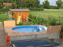 Poolverkleidung Aus Holz Selber Bauen Wie Schwimmbad Und Pool Bauen Selber Holz Poolgestaltung Verkleiden Aus Mit Holzterr Pool Hot Tub Outdoor Decor