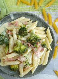 Nudeln In Kase Sahne Sauce Mit Brokkoli Und Schinken Meinestube Rezept Brokkoli Nudeln Kase Sahne Sauce Kase Nudeln