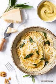 Ziegenkase Ravioli Rezept Mit Brauner Butter Salbei Honig Walnussen Und Senf Nicest Things Ravioli Rezept Ravioli Senf Rezept