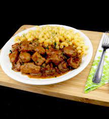 Herzhaftes Schweinegulasch Mit Pilzen Zu Faul Zum Kochen Schweinegulasch Schweine Gulasch Gulasch Rezept Einfach