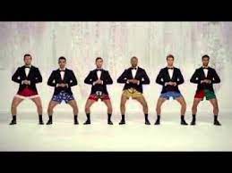 Auguri Di Buon Natale Divertenti Tanti Auguri Video Divertentissimo Animazione Jingle Bells Disney Youtube Natale Divertente Battute Natale Film Di Natale