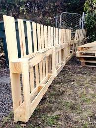 Gartenzaun Selber Bauen Aus Paletten Ausgefallene Diy Ideen F R Den Gartenzaun Gartendiy Garten Diy In 2020 Wood Pallet Fence Diy Garden Fence Pallet Fence