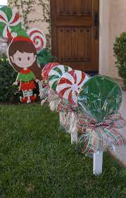 Wooden Christmas Lollipops For Your Yard Cute And Sparkly Uv Protected Christmas Decorations Diy Outdoor Christmas Lollipops Outside Christmas Decorations