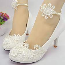 Achetez des chaussures femme à petit prix en ligne sur miniinthebox.com aujourd'hui ! Chaussures De Mariage A Talons Hauts Chaussures En Dentelle Ivoire Pour Femmes Avec Des Perles Pour Mariee Demoiselle D Honneur Aliexpress